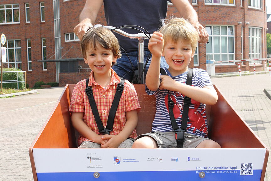 TINK Transportrad in Norderstedt Kinder in einem Lastenrad in Norderstedt